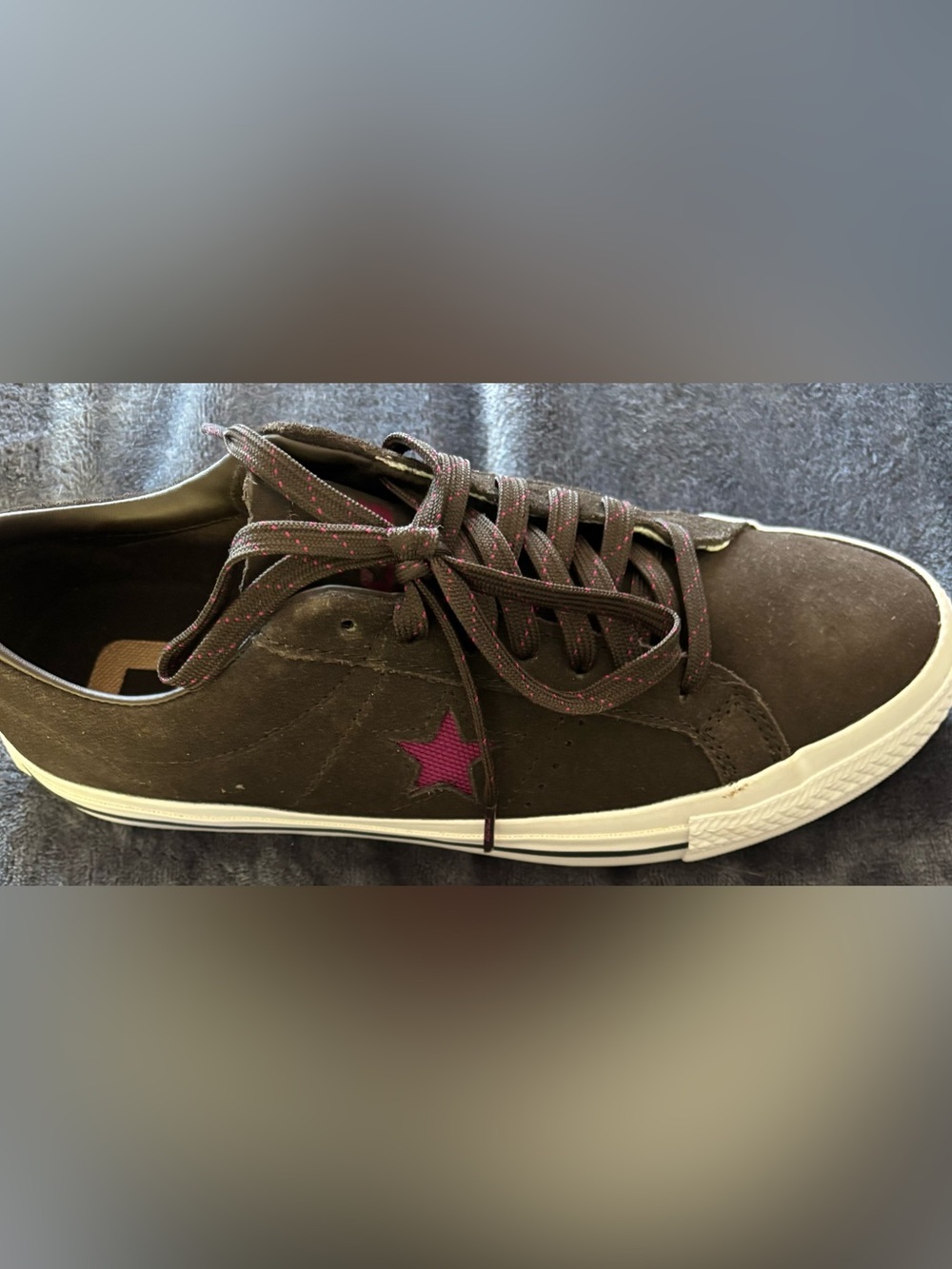 Converse Men’s Brown Sneakers with Pink/Purple Star 8.5 NEW